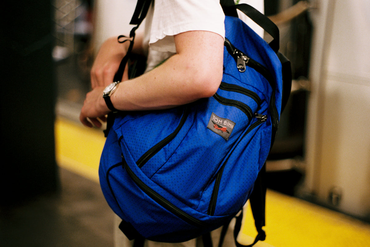 lifestyle visible^^Person wearing Synapse 25 on one shoulder.