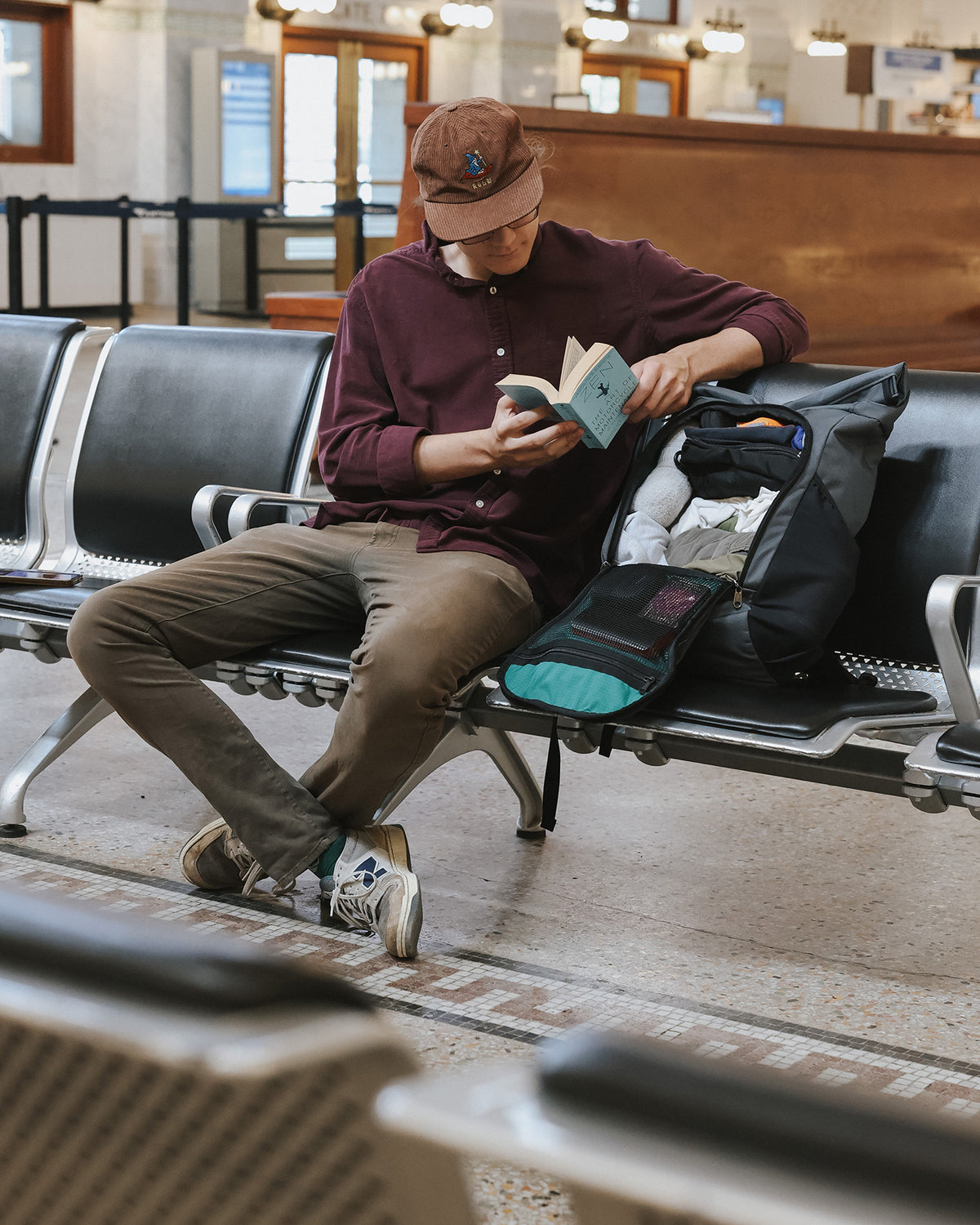 visible lifestyle^^A person waiting in a waiting room while removing things from the Adept