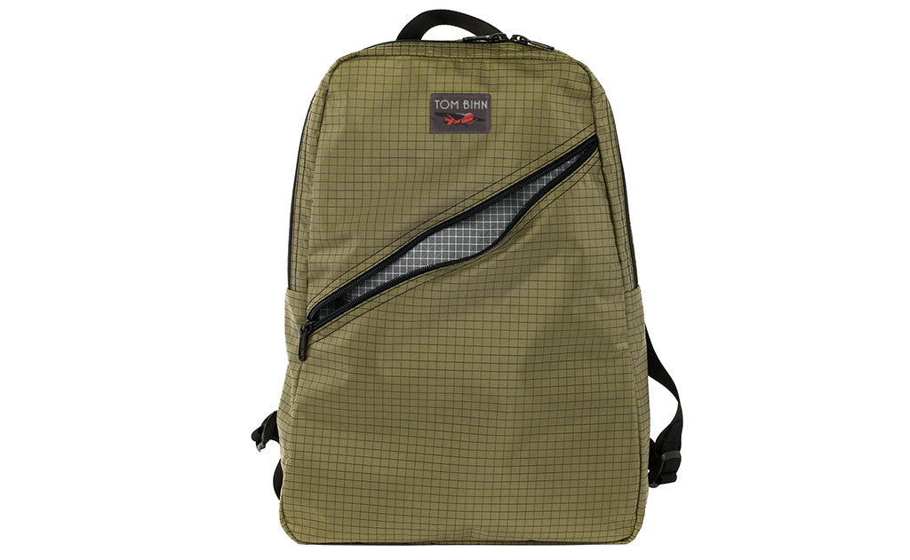 visible variant TB0922-VHND^^Daylight Backpack in Taiga (olive geen with grey grid) 400 Halcyon with Northwest Sky (light grey with white grid) 200 Halcyon interior