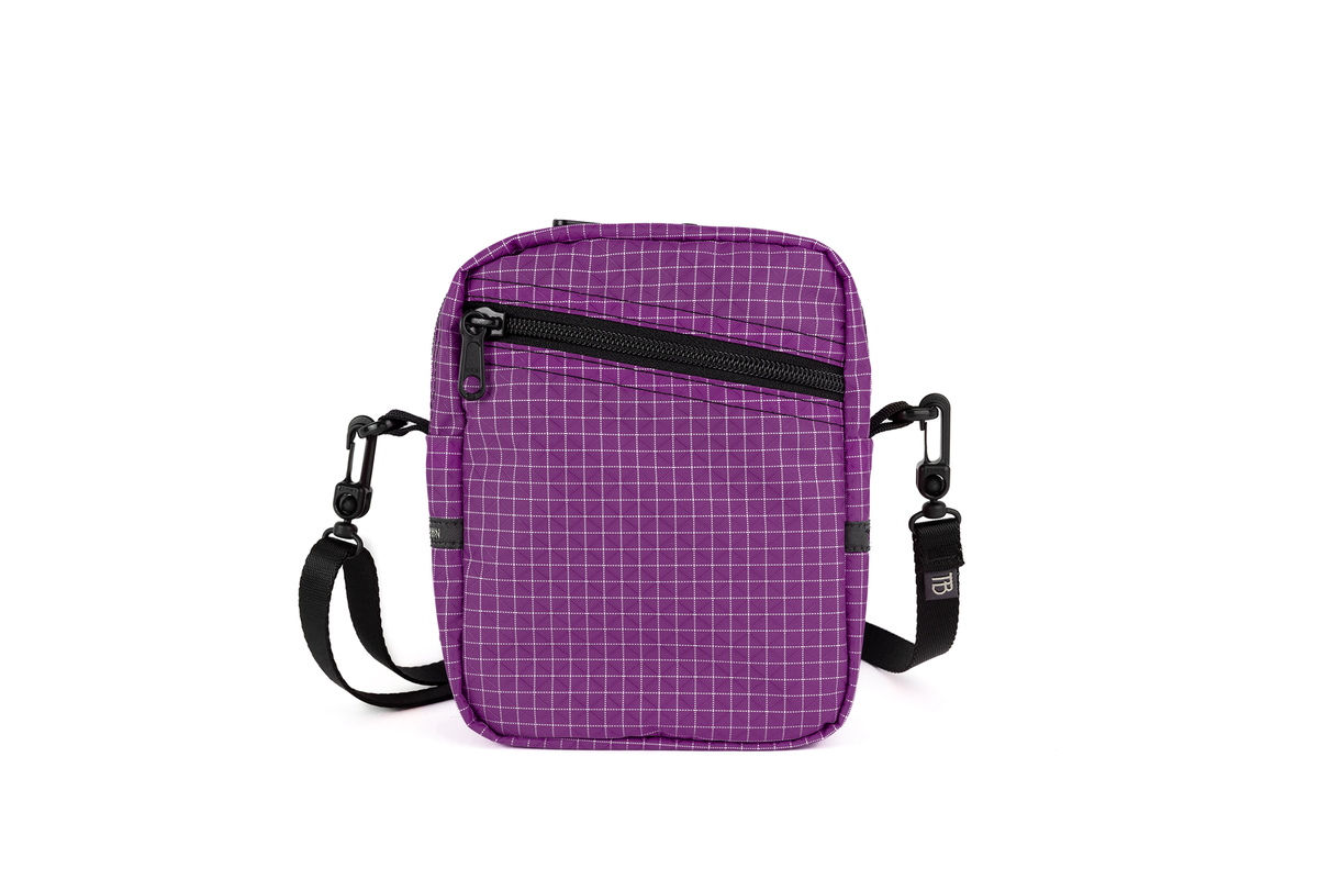 visible variant TB0416-UDGE^^An Everyday Cubelet in Ultraviolet Halcyon (pur with a white grid) with a front zipper.