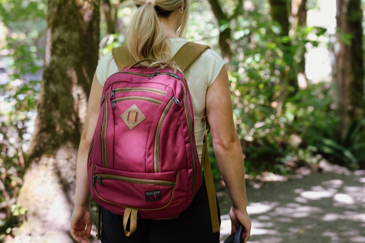 ^^Visible Lifestyle^^Guides Edition Synik 26 worn by hiker
