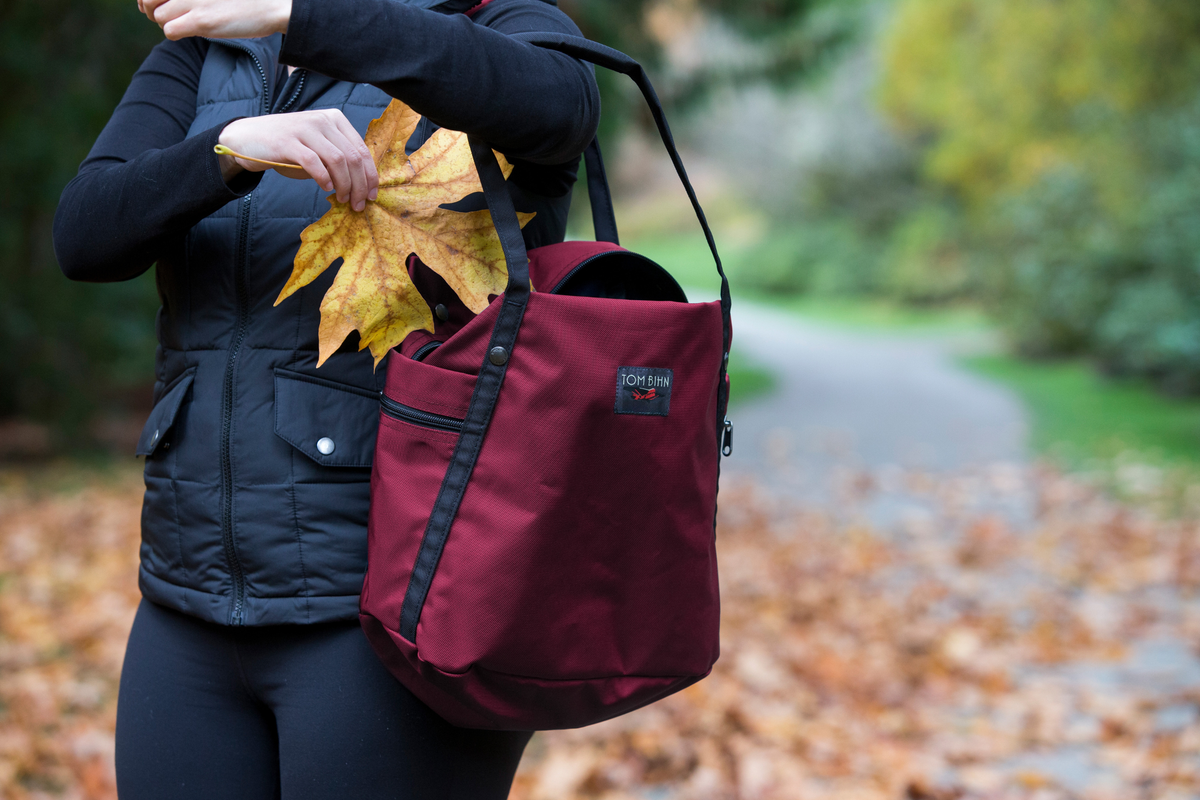 visible lifestyle^^ Person  placing a leaf in their Pop Tote.