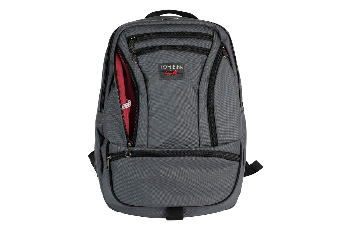 visible variant TB0113-GKSL^^A Nebulous Grey Ballistic Synapse 25 with the side pocket open showing the Sangria 210 Cerylon lining color.