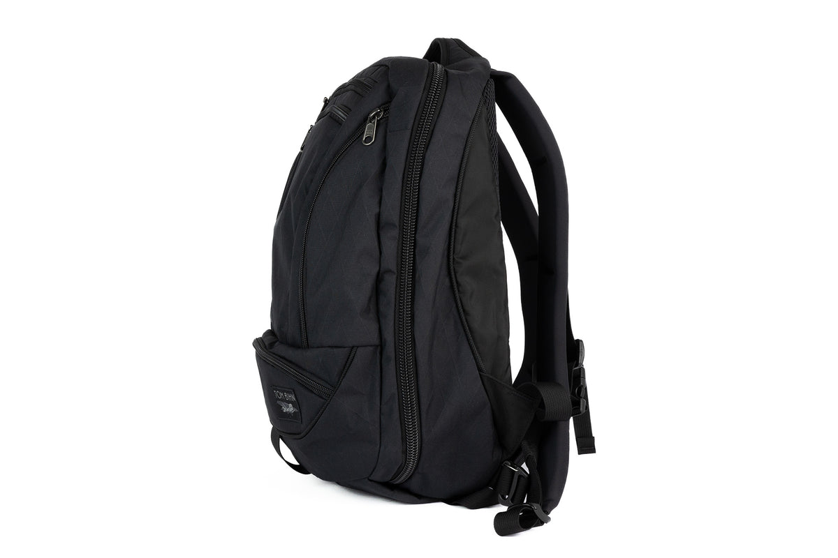 visible variant TB0120-BXND^^The Synik 22 from the side in Black X-Pac® with a grey label.