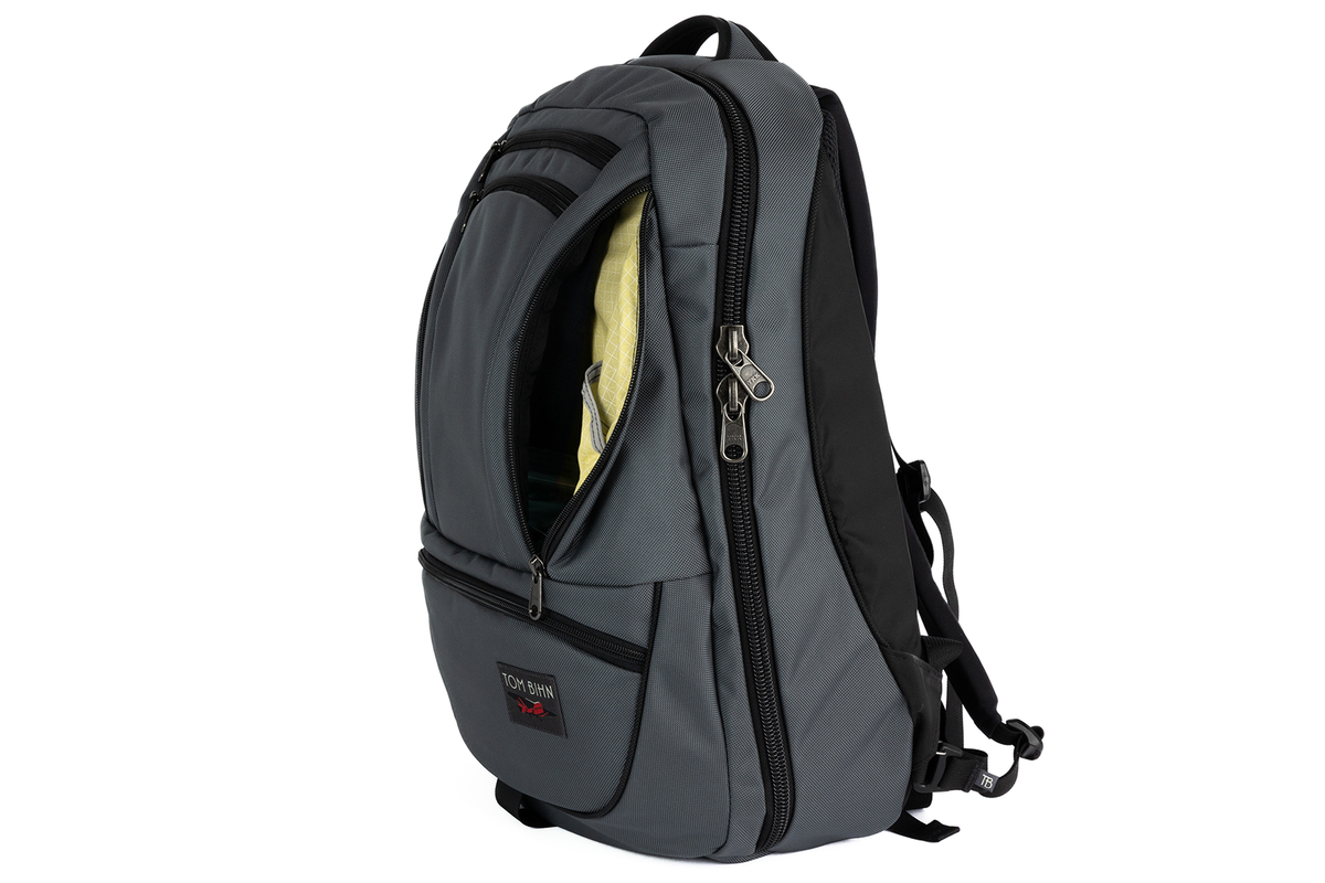 visible variant TB0121-GK2D^^A Nebulous Grey Ballistic Synik 30 with the side pocket open showing the Lemonade Halcyon lining color. 