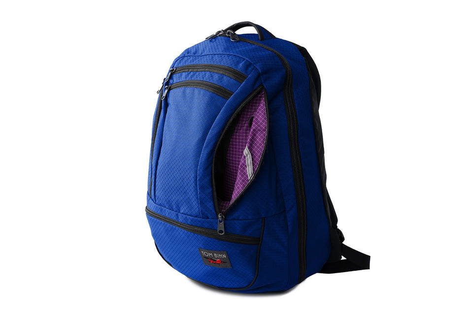 visible variant TB0121-STUD^^The Synik 30 in Sapphire 420 Spectron with an Ultraviolet 200 Halcyon interior.
