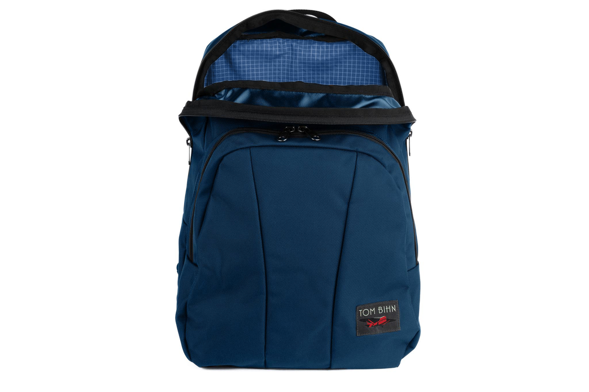 visible variant TB0125-DKFD^^Paramour in Deep Blue 630 Ballistic with Fjord 200 Halcyon interior