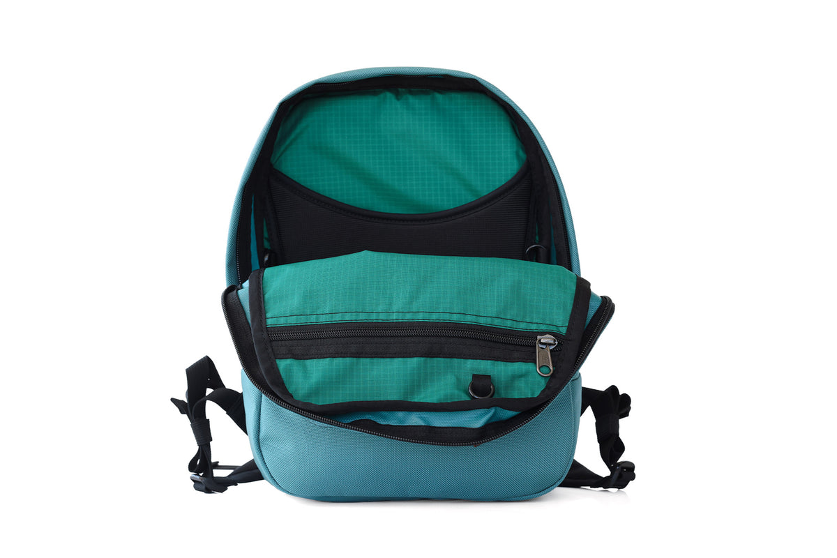 visible variant TB0126-KKEL^^The Zeitgeist with a Agave Ballistic exterior with Coyote zipper tape and an Emerald 210 Cerylon interior.