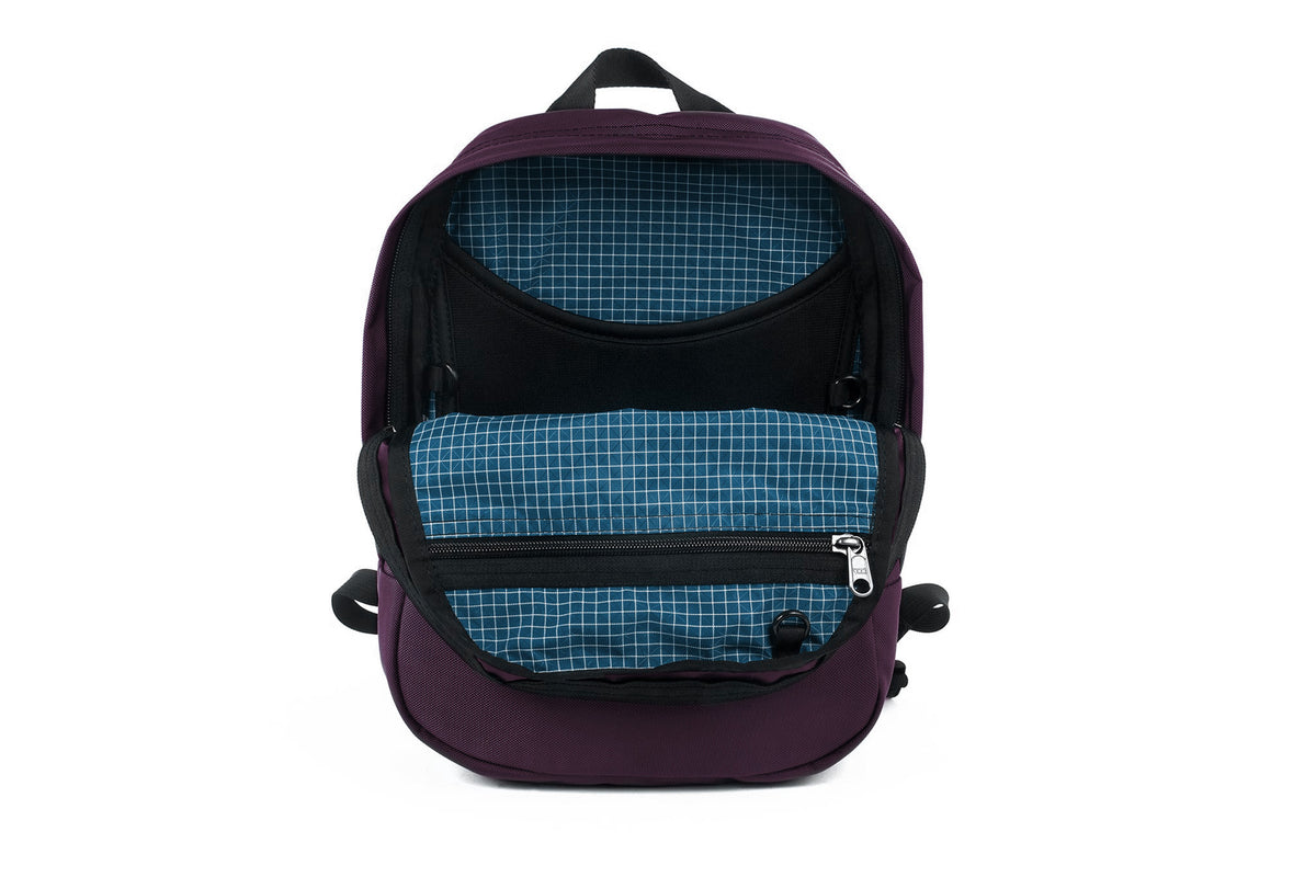 visible variant TB0126-UKFD^^The Zeitgeist with a Aubergine (dark purple) 525 Ballistic with a Fjord (dark blue with white grid) 200 Halcyon interior.
