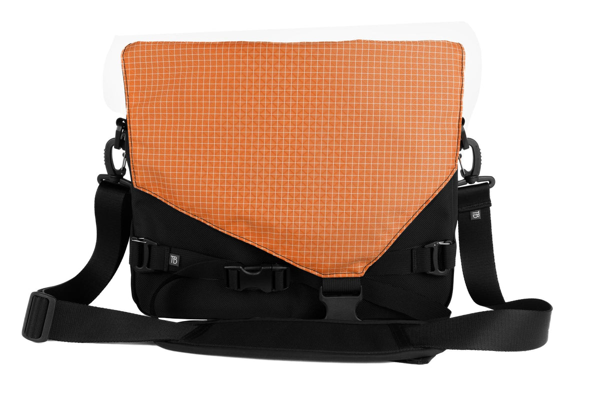 visible variant TB0204-BKZD^^The Maker's Bag in Black Ballistic with a Zest Halcyon lining.