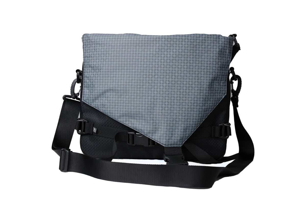 visible variant TB0204-BTND^^The Maker's Bag in Black 420 Spectron with Northwest Sky 200 Halcyon interior.