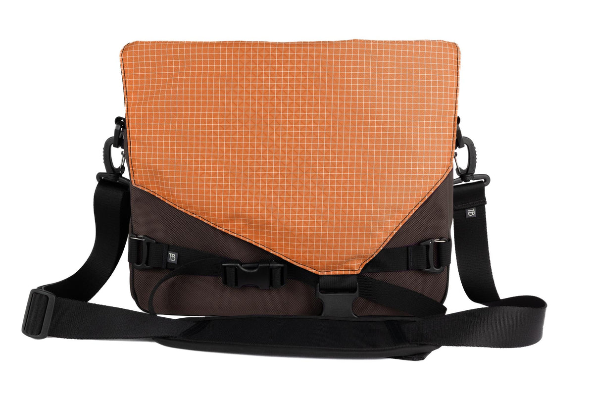 visible variant TB0204-RKZD^^The Maker's Bag in Ursa (brown-grey) Ballistic with a Zest (orange with white grid) 200 Halcyon interior.