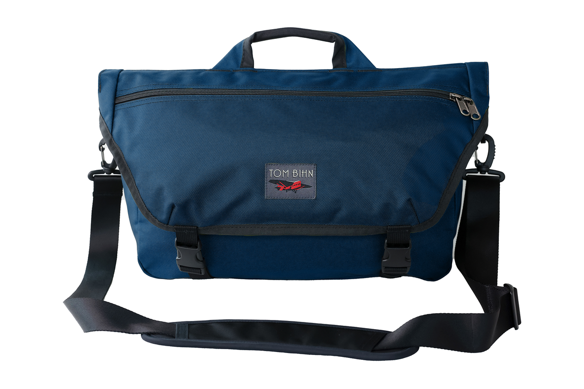 visible variant TB0210-DKZD TB0210-DKPL^^The Marathon in Deep Blue Ballistic with the shoulder strap attached