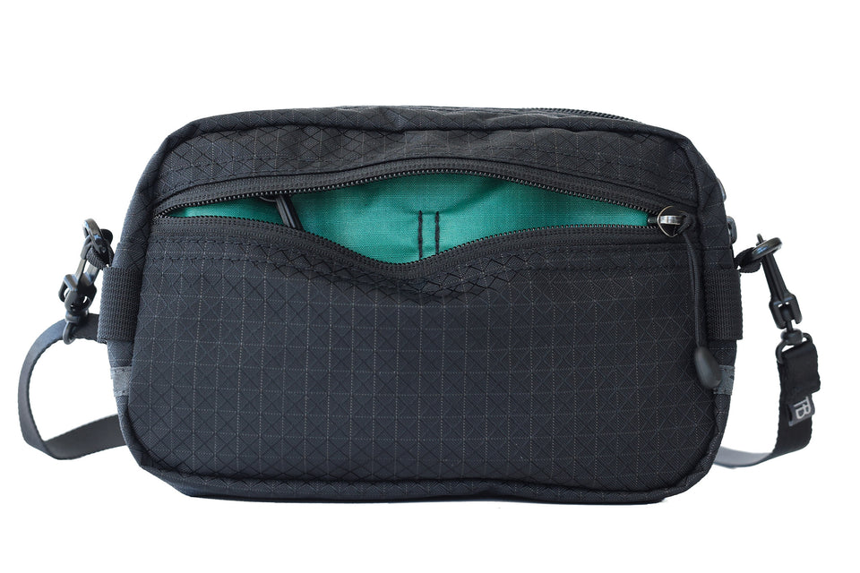 visible variant TB0413-BTEL^^The Side Effect in Black 420 Spectron with Emerald 210 Cerylon