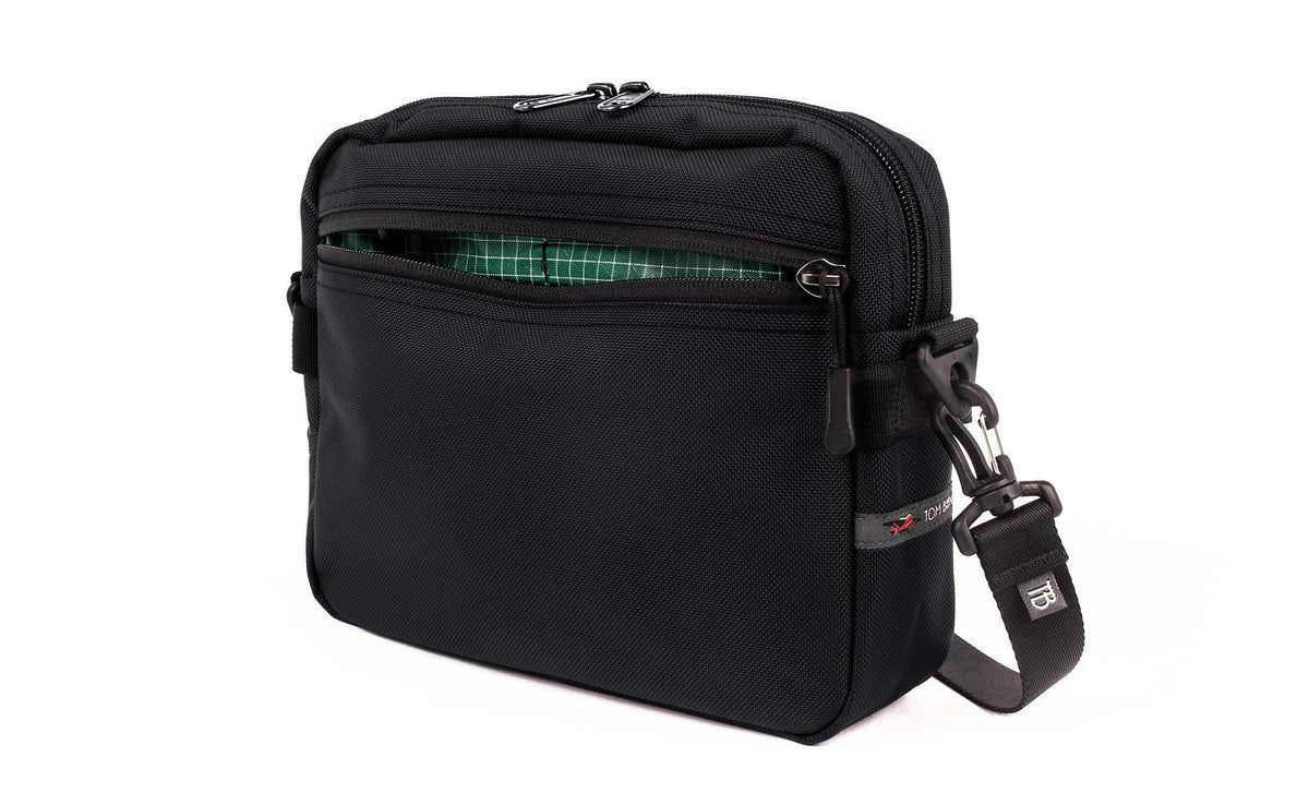 visible variant TB0414-BKKD^^The Side Kick in Black Ballistic with a Sitka (dark green with white grid) 200 Halcyon interior.