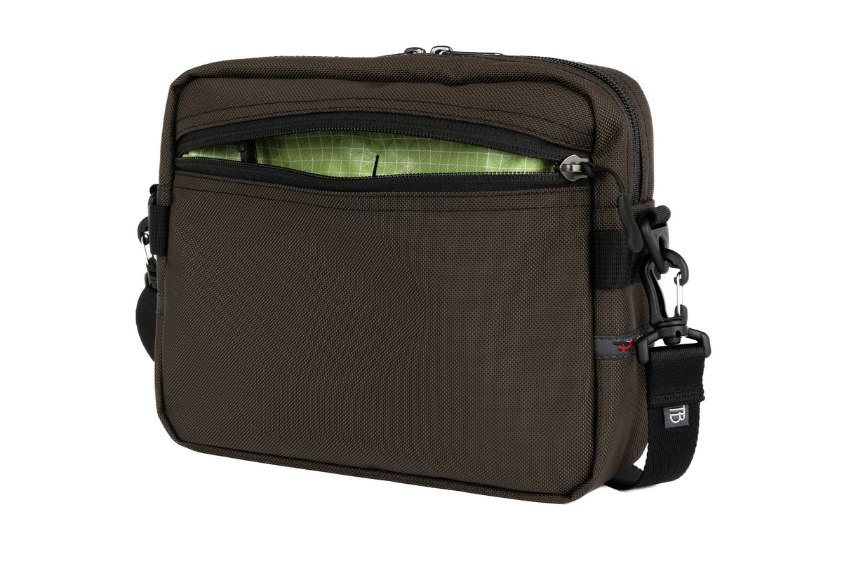 visible variant TB0414-RKHD^^The Side Kick in Ursa (brown-grey) 630 Ballistic with an Honeydew (pale green with white grid) 200 Halcyon interior.