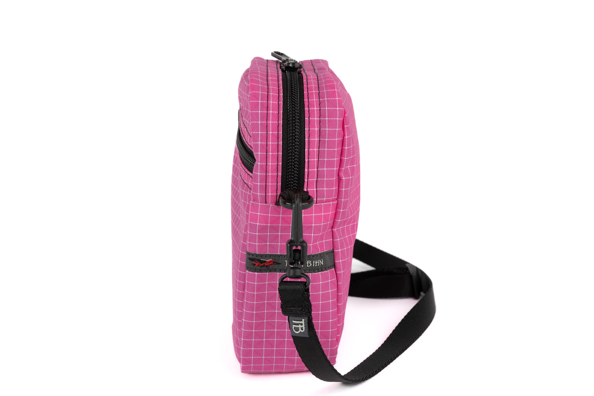 visible variant TB0416-PDGE^^An Everyday Cubelet in Cerise Halcyon (pink with a white grid).