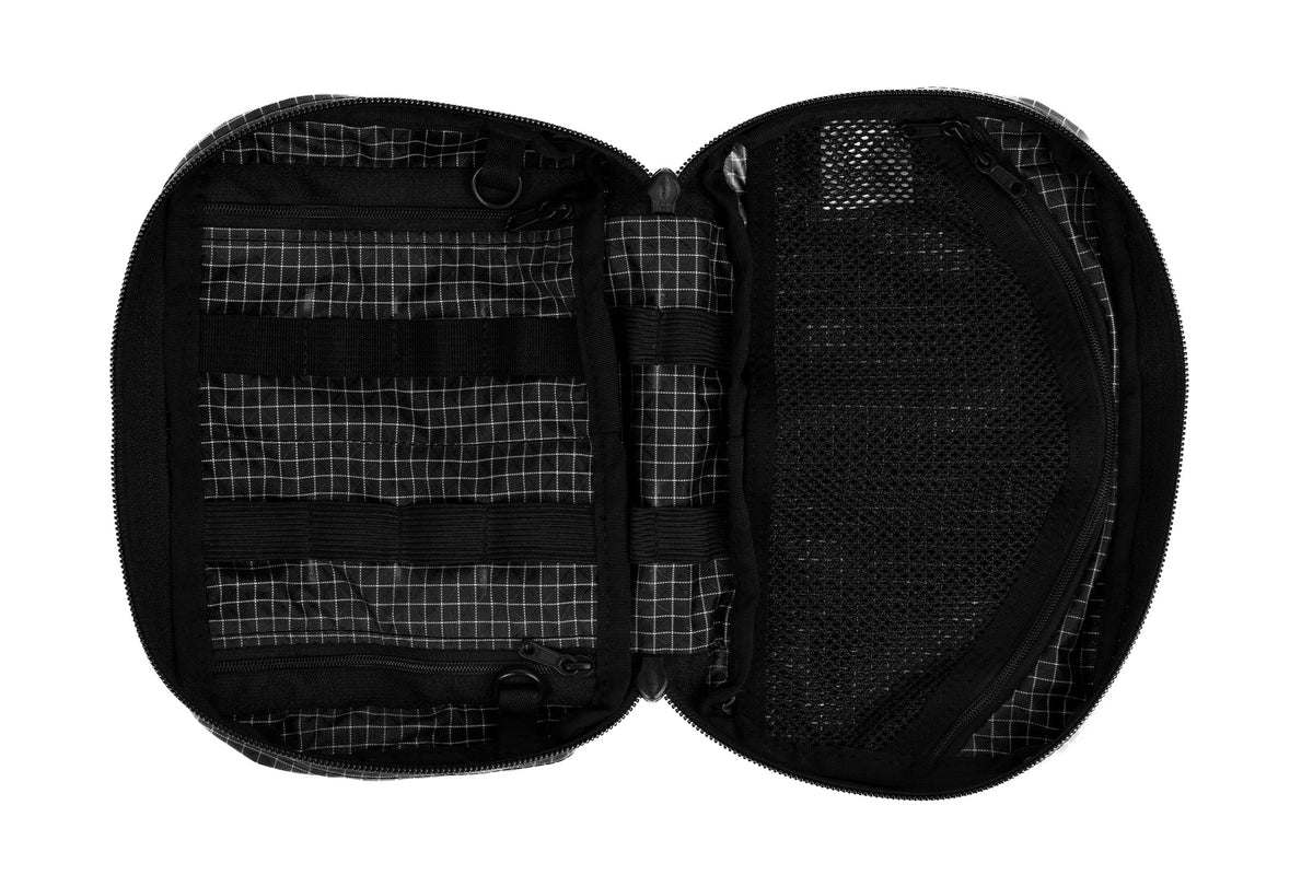 visible variant TB0419-BD^^The interior of a Handy Little Thing #2 in Black (black with white grid) 200 Halcyon showing the front zipper with two slider and logo at the bottom-right corner.