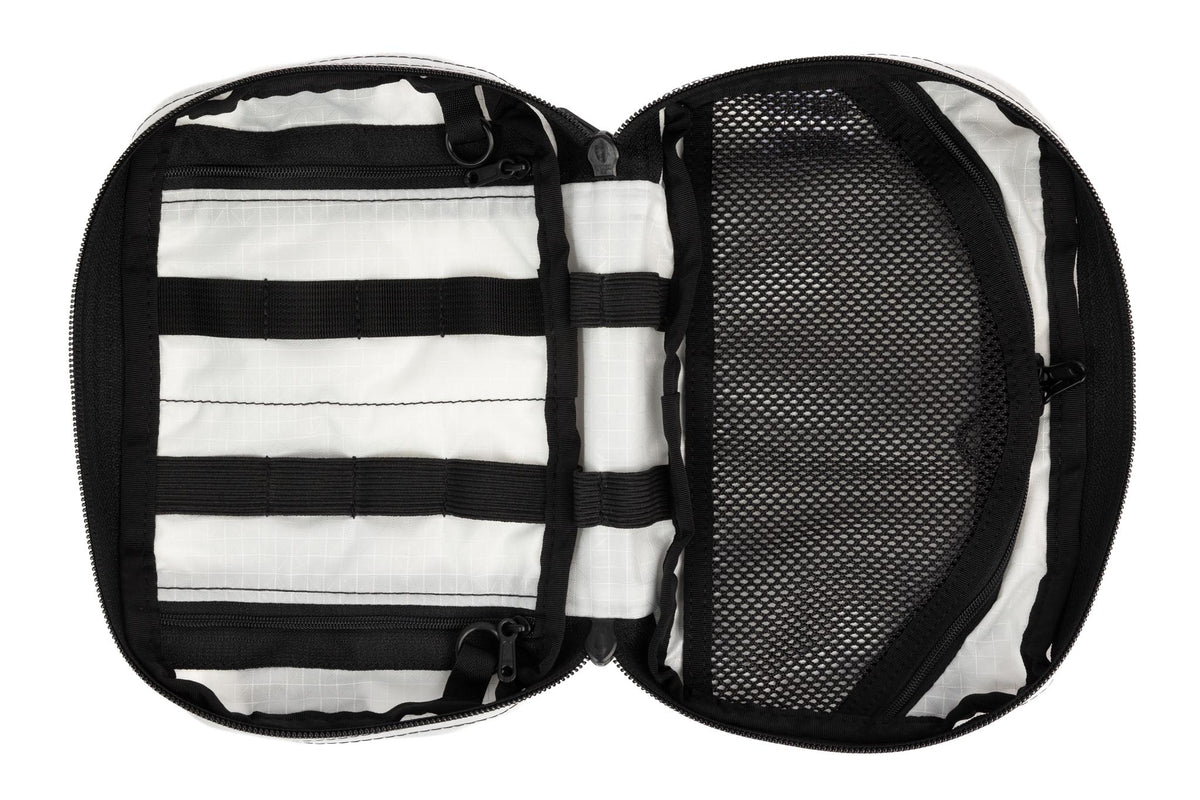 visible variant TB0419-TD^^The inside of a Handy Little Thing #2 in Tahoma (white with white grid) 200 Halcyon showing the front zipper with two slider and logo at the bottom-right corner.