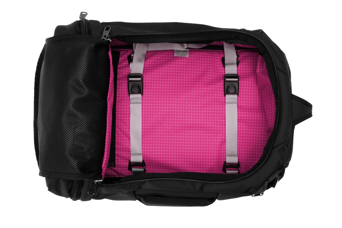 visible variant TB0902-BKPD^^ An open Techonaut 30 with a Black exterior and a Cerise (bright pink) interior.