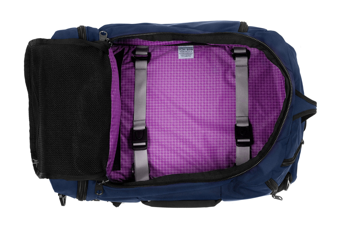 visible variant TB0902-DKUD^^ An open Techonaut 30 with a Deep Blue exterior and a Ultraviolet (purple with white grid) interior.