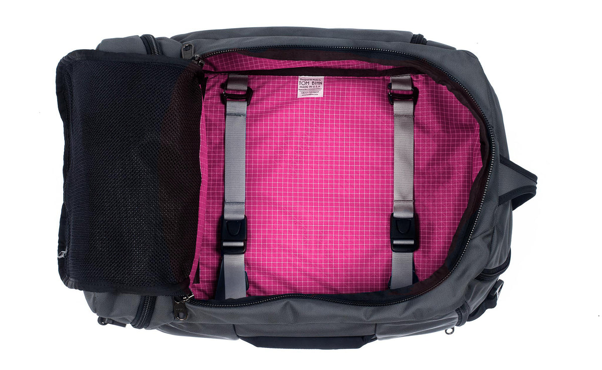 visible variant TB0902-GKPD^^ An open Techonaut 30 with a Nebulous Grey (dark grey) exterior and an Cerise (pink) interior.