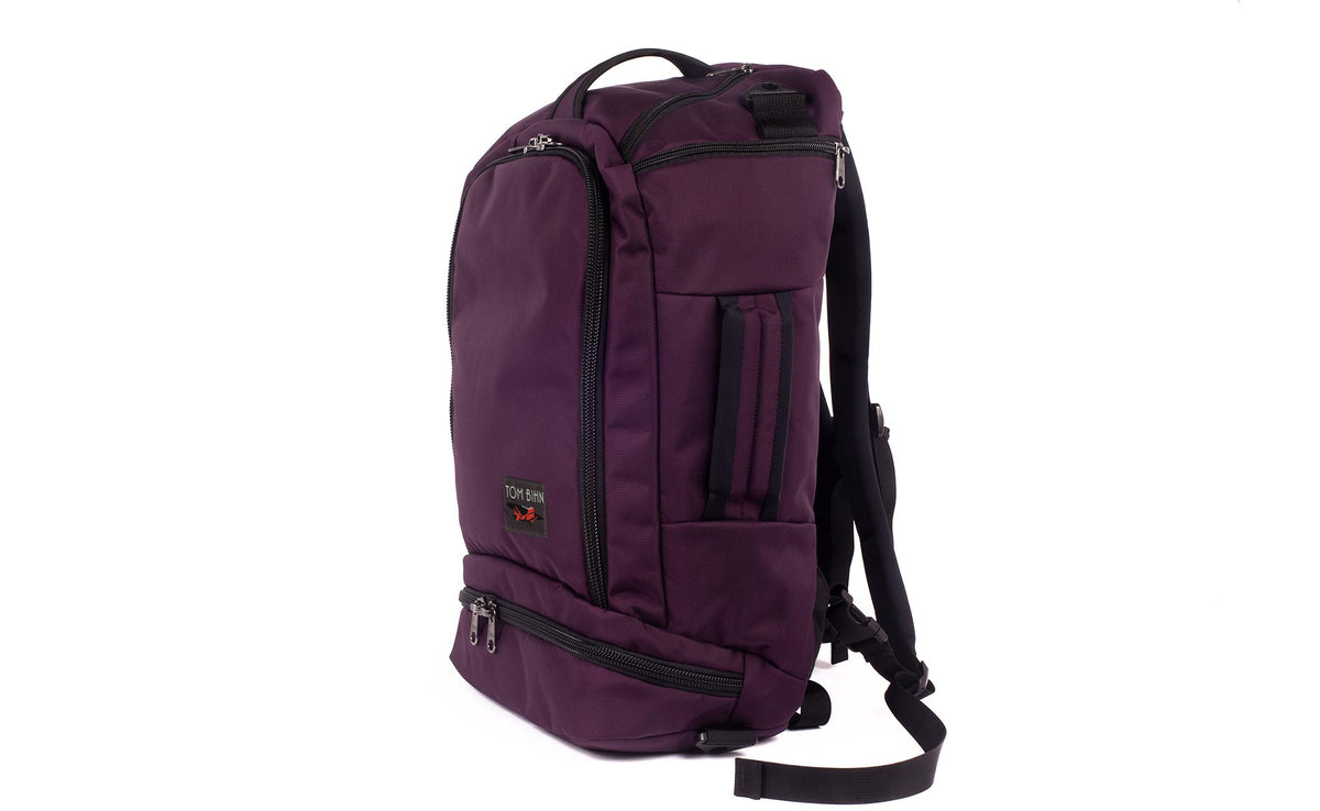 visible variant TB0902-UKND^^ A Techonaut 30 with an Aubergine (red-ish purple) exterior.