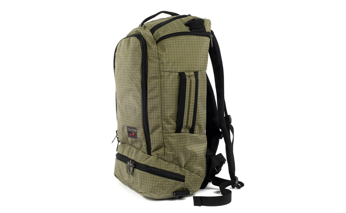 visible variant TB0902-VHND^^ A Techonaut 30 with a Taiga (sage green) Halcyon exterior.