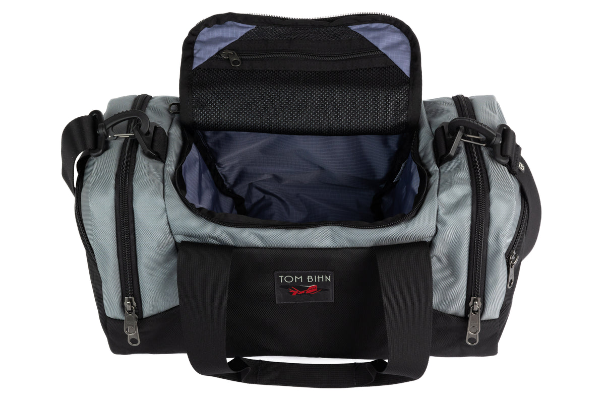 visible variant TB0904-LKDL^^The Night Flight Travel Duffel in Cloud Ballistic with a Dusk 210 Cerylon interior.