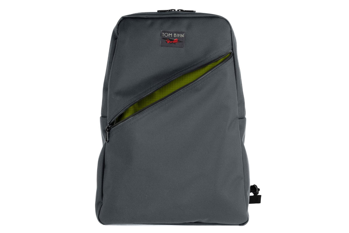visible variant TB0922-GKML^^Daylight Backpack in Nebulous Grey (medium grey) 630 Ballistic with Moss (green with light green grid) 210 Cerylon interior