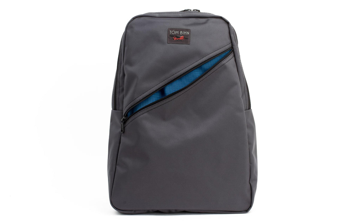 visible variant TB0922-GKOL^^Daylight Backpack in Nebulous Grey (medium grey) 525 Ballistic with Cobalt (blue with light blue grid) 210 Cerylon interior