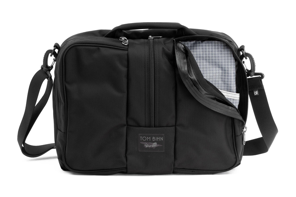 visible variant TB0968-BKND^^Pilot in Black 525 Ballistic with Northwest Sky (light grey with white grid) 200 Halcyon interior.