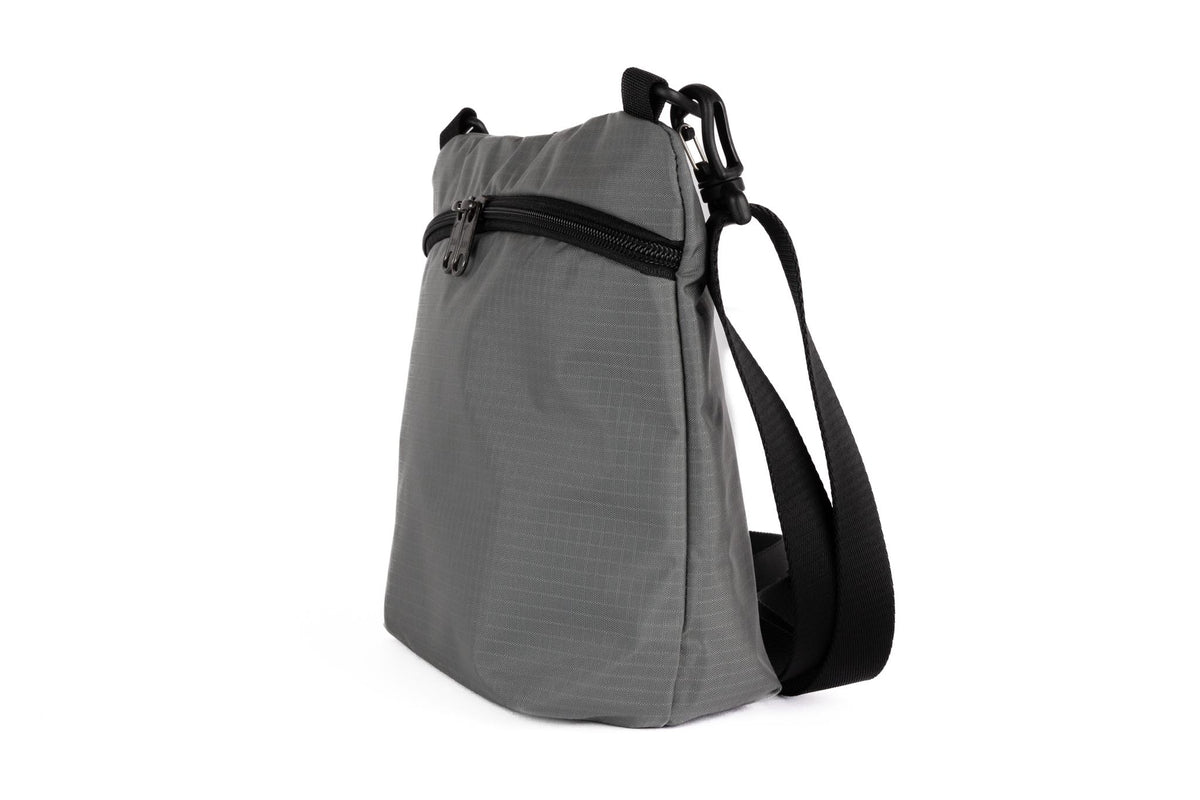 visible variant TB1425-GL^^Profile shot of Rogue Sacoche in Mountain Grey 210 Cerylon