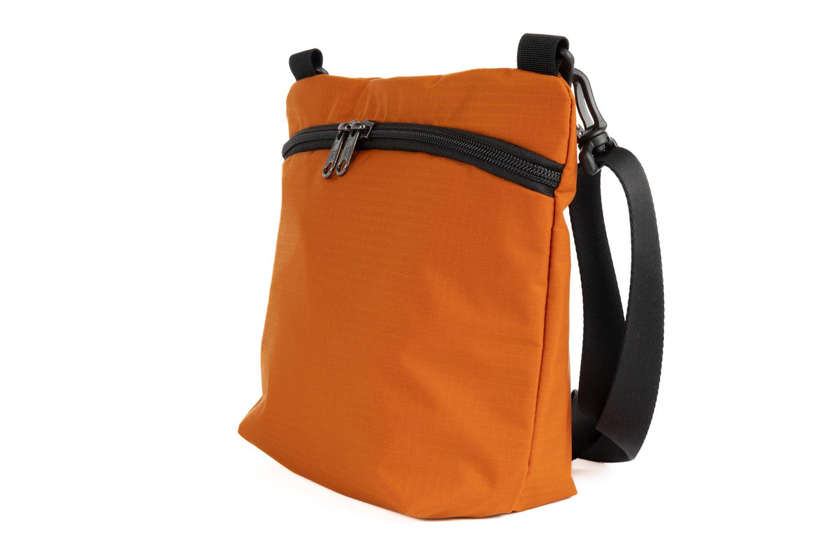 visible variant TB1425-PL^^Rogue Sacoche in Persimmon 210 Cerylon