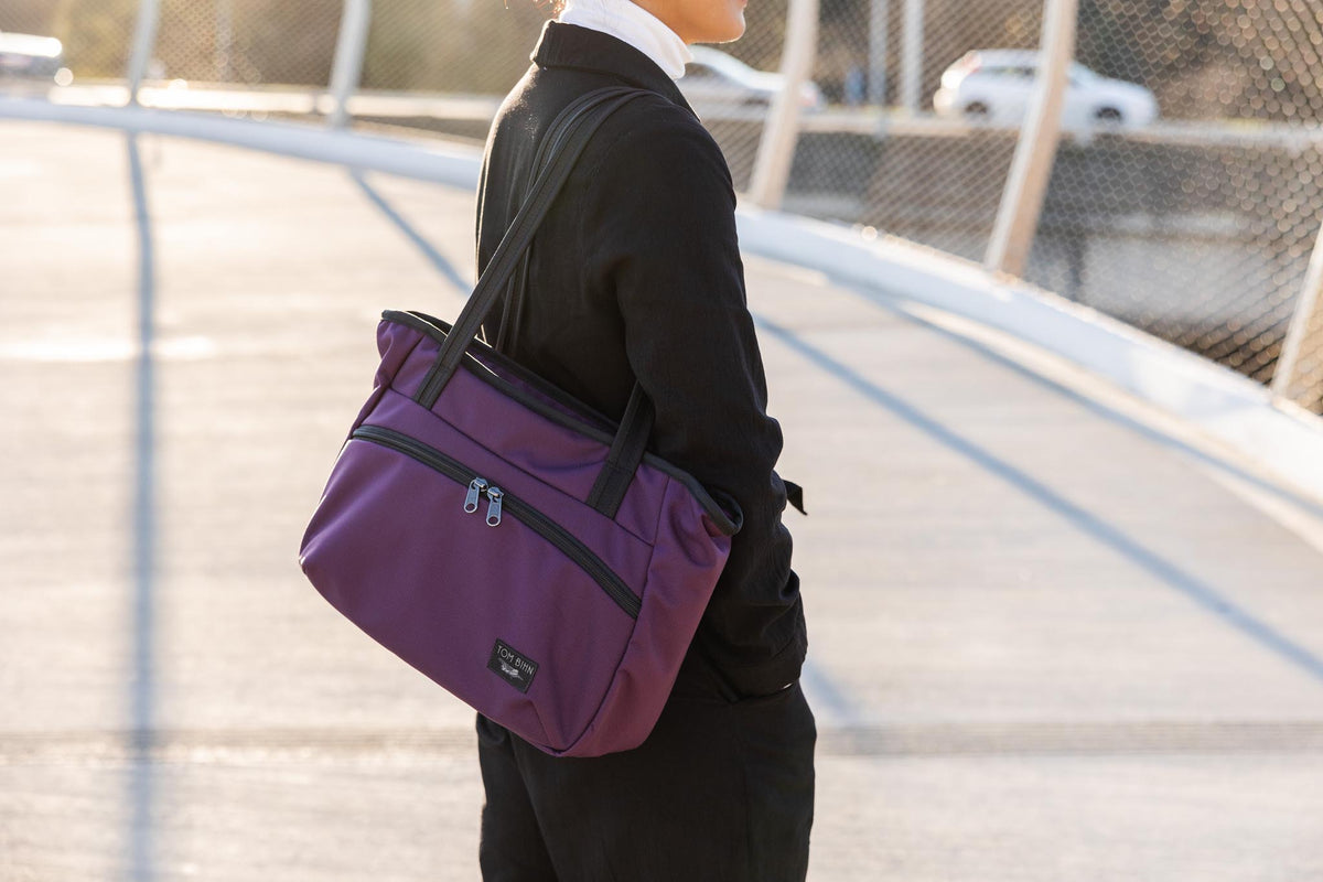 visible lifestyle^^A perosn carrying a Nomad Tote over their shoulder.