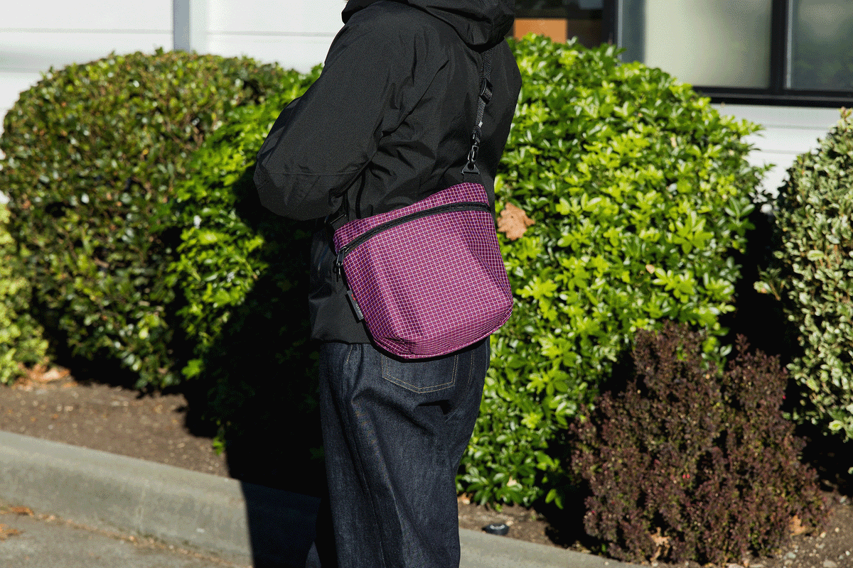 visible lifestyle^^A person wearing the Rogue Sacoche.