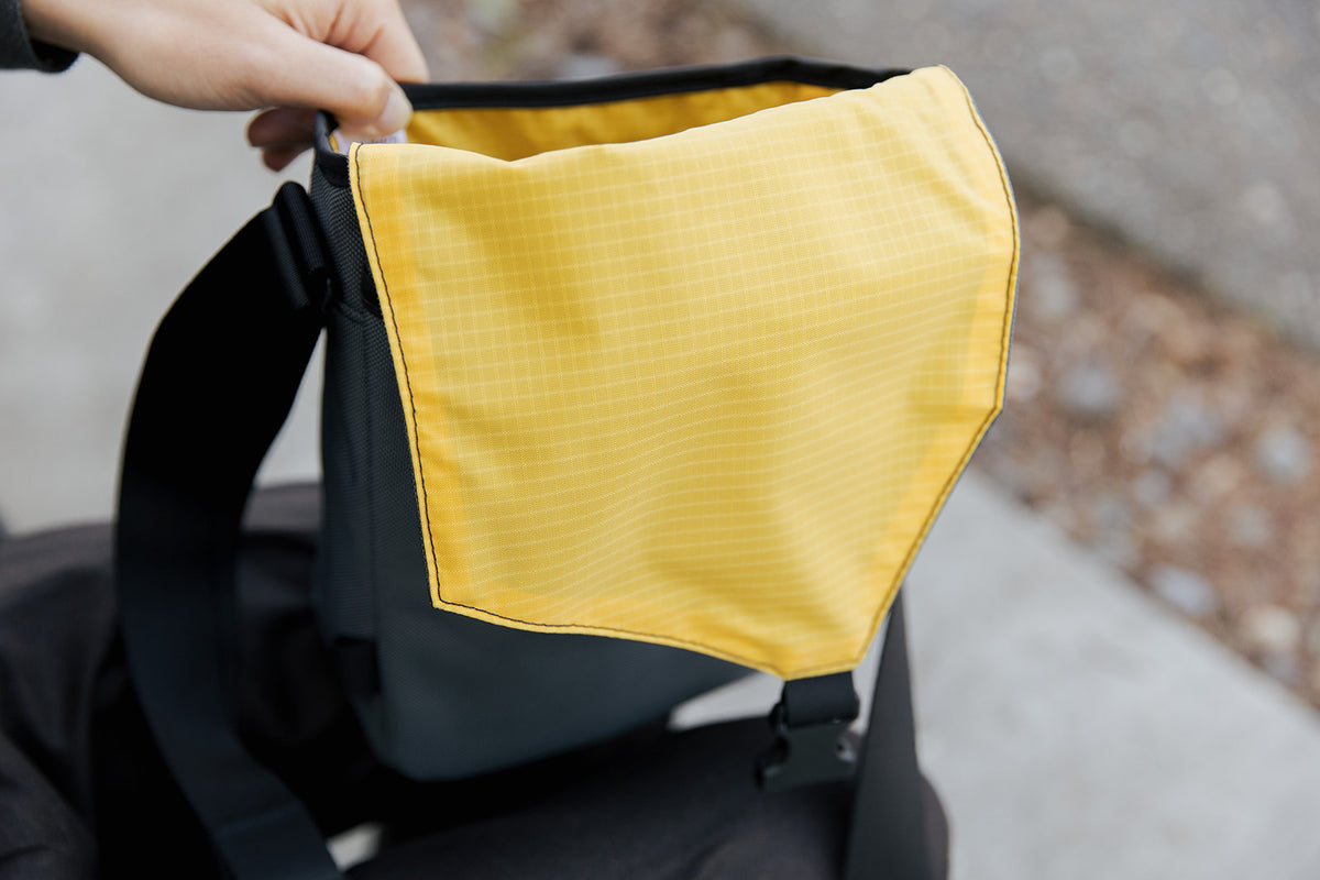 Small Cafe Bag open