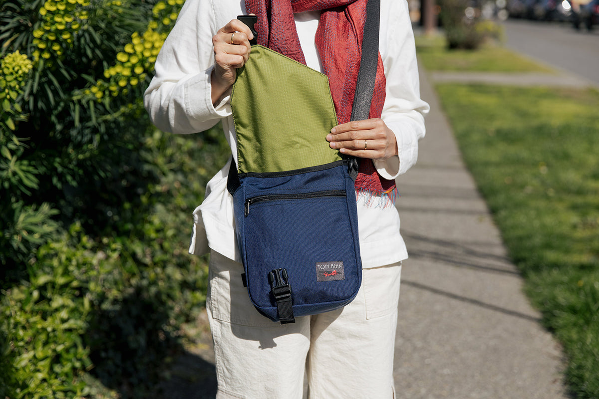 visible lifestyle^^Small Cafe Bag open