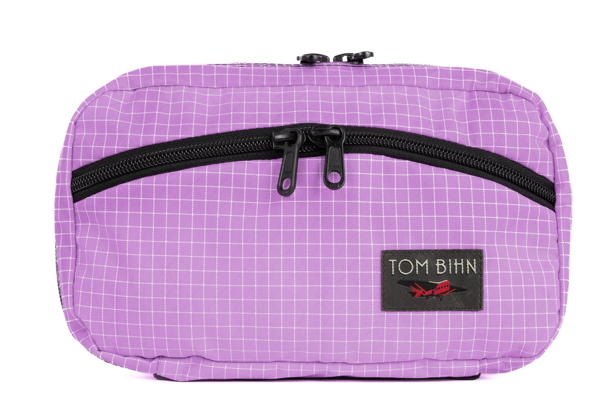 visible variant TB0419-YD^^The front of a Handy Little Thing #2 in Wisteria (pale purple with white grid) 200 Halcyon showing the front zipper with two slider and logo at the bottom-right corner.