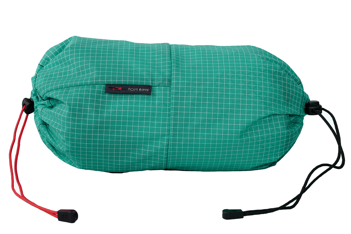 visible variant TB09376-ED^^An Aeronaut 45 Travel Laundry Stuff Sack in Kelpie 200 Halcyon.