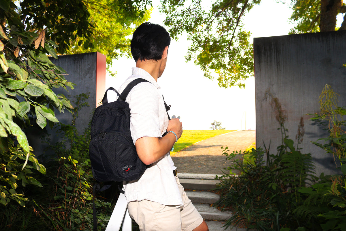 visible lifestyle^^ Paradigm in Black Spectron worn over one shoulder.