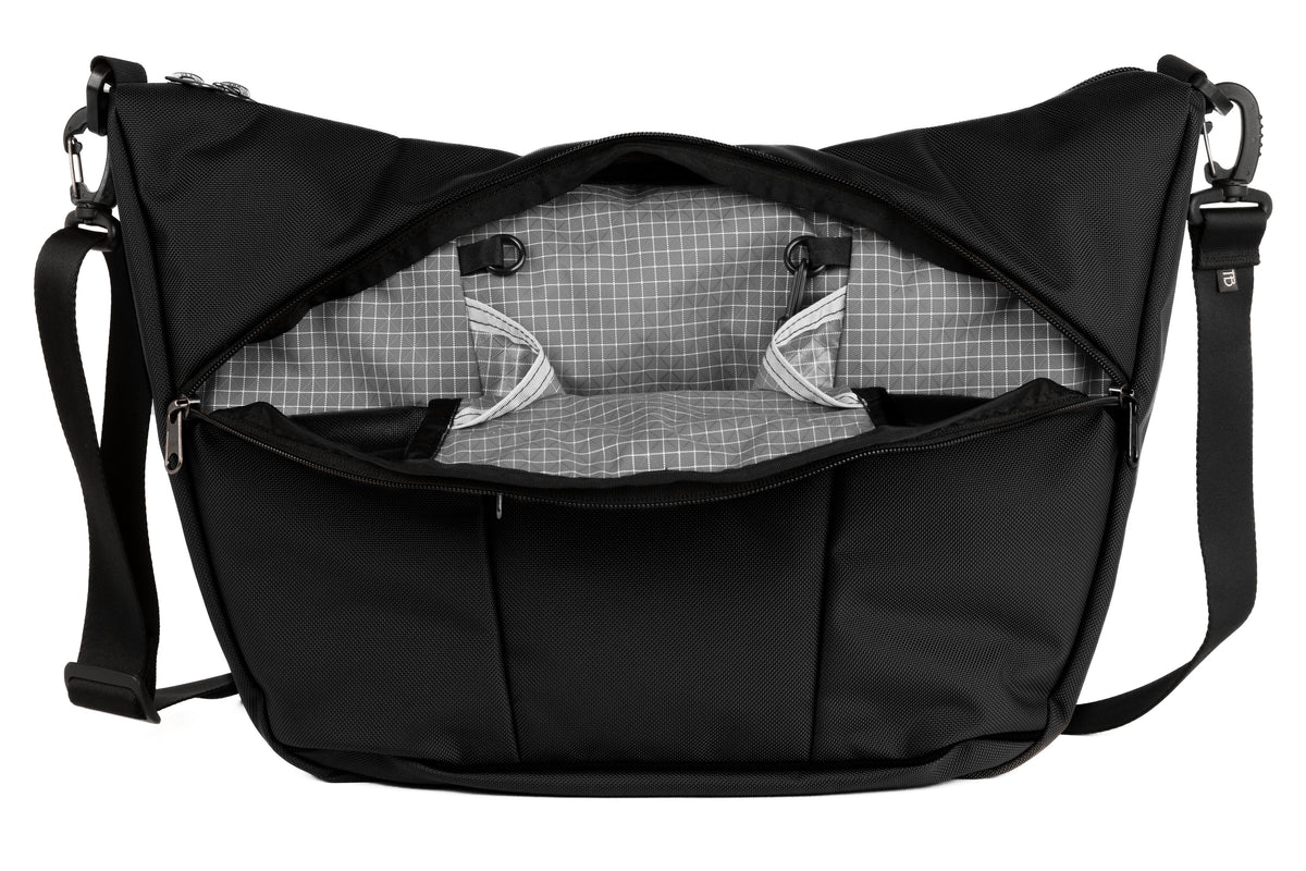 visible variant TB1405-BBND TB1405-BKND^^Parental Unit in Black 525 Ballistic with a Northwest Sky interior.