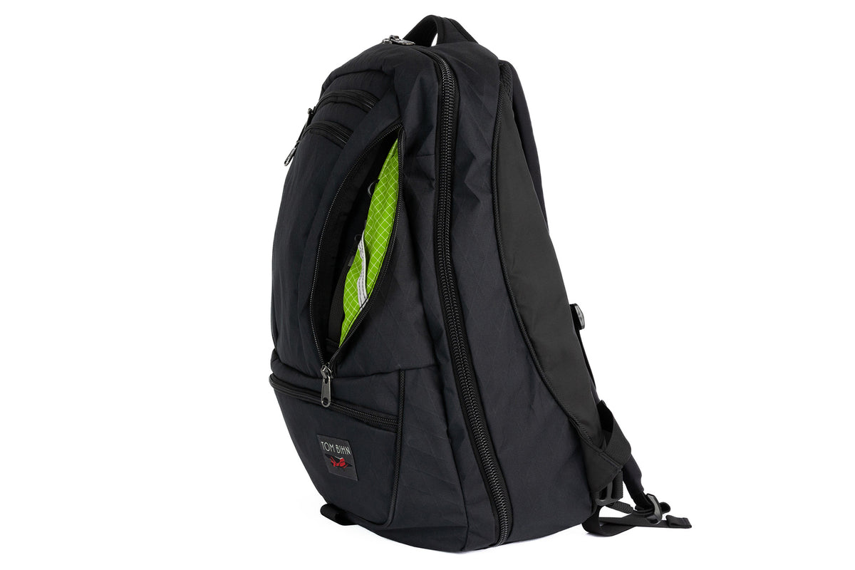 visible variant TB0121-BX1D^^Synik 30 in Black X-Pac with Kiwi (bright green with white grid) interior.