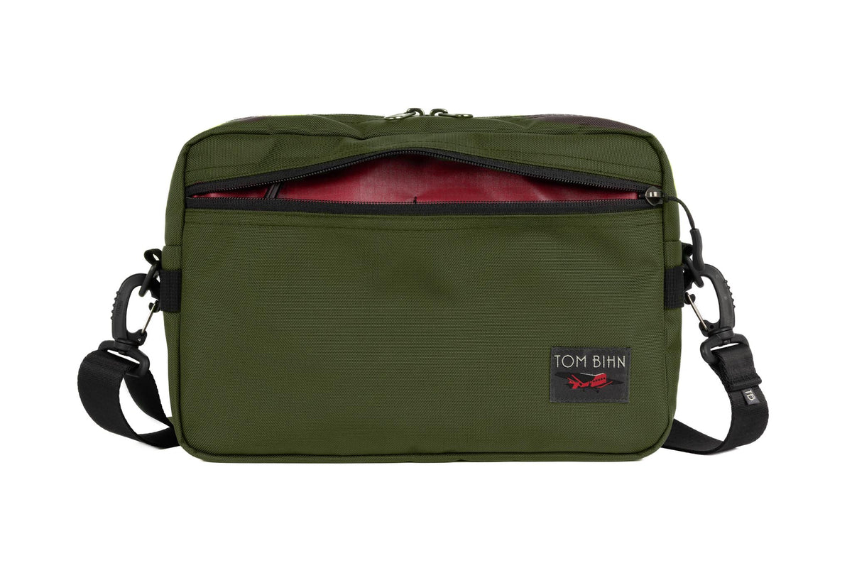 visible variant TB0415-VKSL^^Side Hustle in Saguaro Ballistic with Sangria 210 Cerylon interior