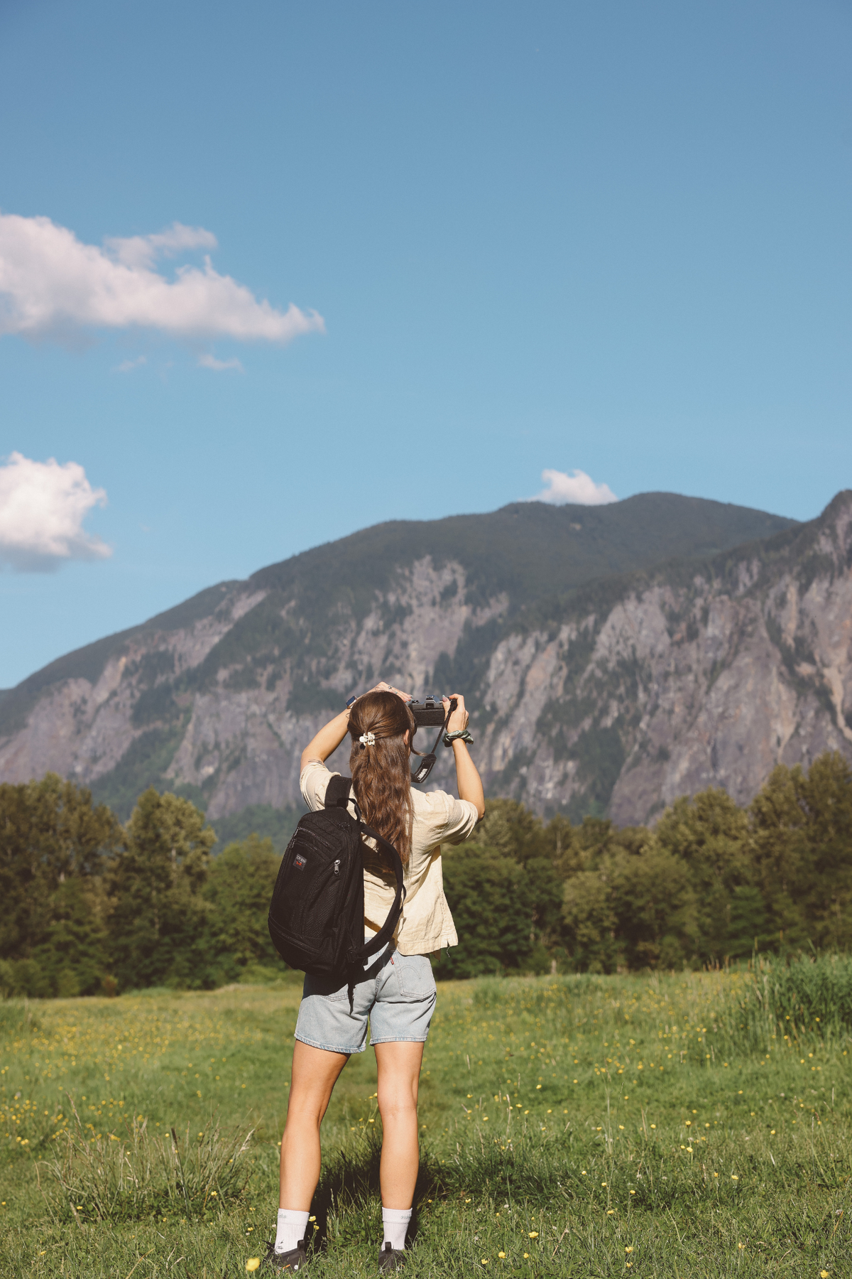visible lifestyle^^A person wearing a Synapse 19 at a mountain.