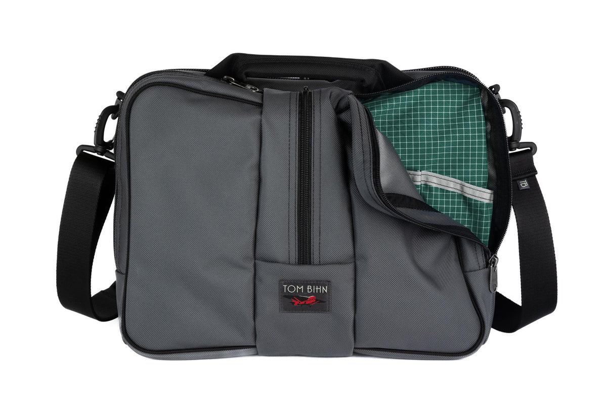 visible variant TB0968-GKKD^^Pilot in Nebulous Grey (medium grey) Ballistic with Sitka (dark green with white grid) 200 Halcyon interior.