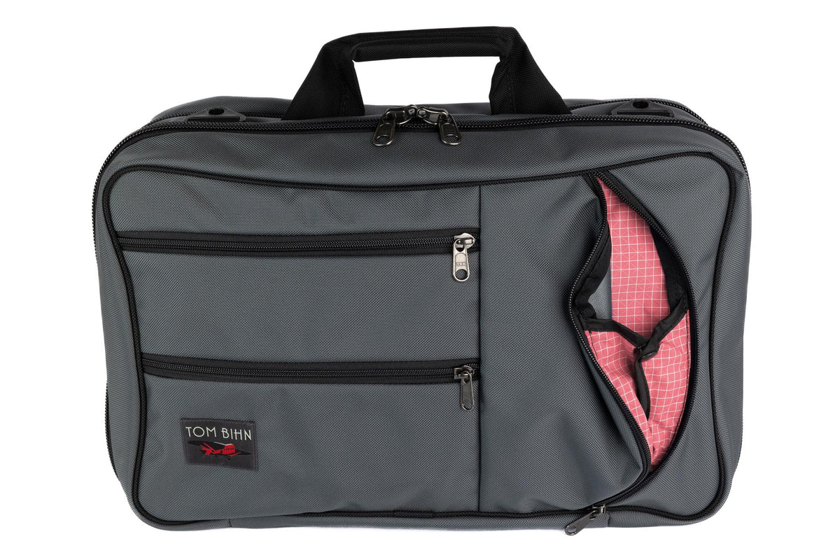 visible variant TB0952-GK4D^^A Western Flyer in Nebulous Grey (medium grey) 630 Ballistic with an Sakura (pale pink with white grid) 200 Halcyon exterior.