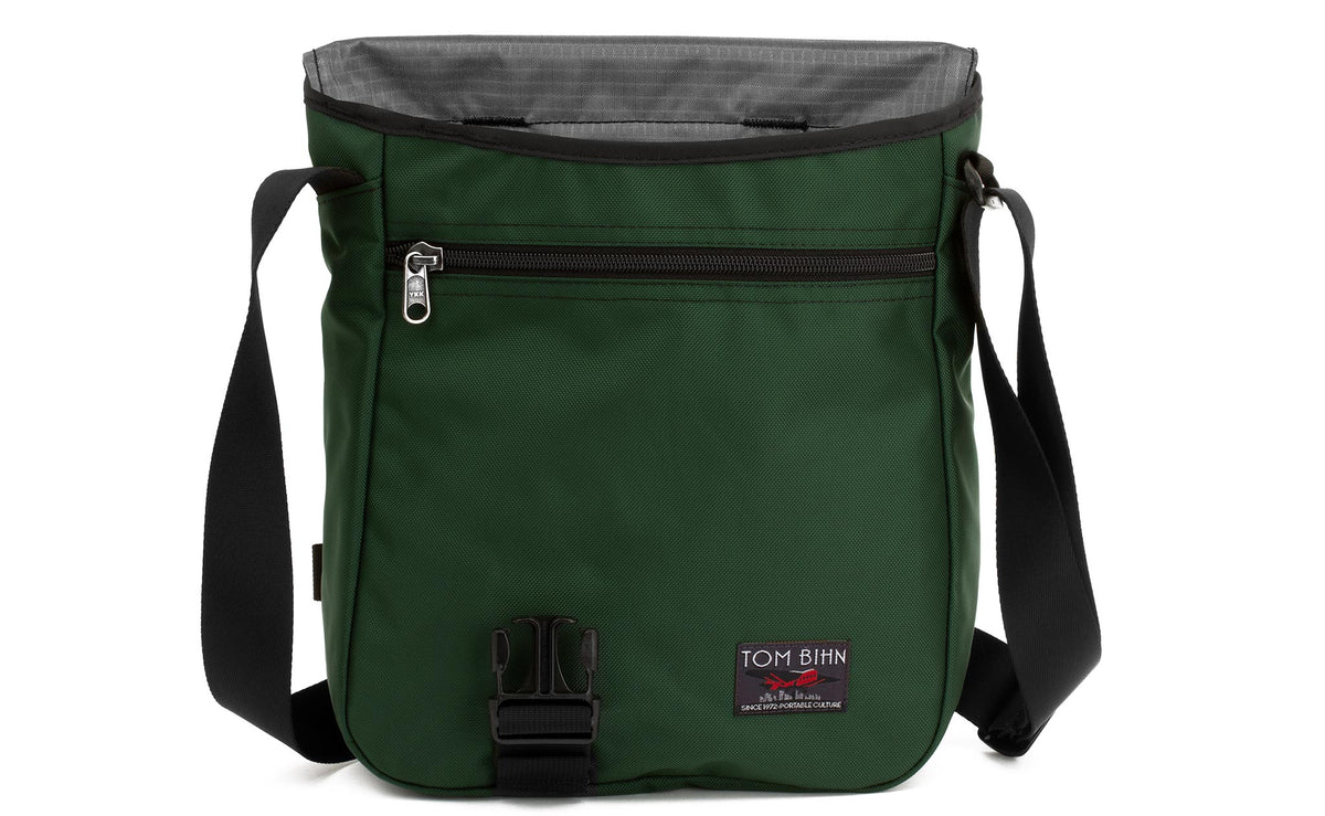 visible variant TB0202-WKGL^^Reverse shot of the Medium Cafe Bag in Wilderness (forest green) 525 Ballistic with Cloud (grey with light grey grid) 210 Cerylon interior