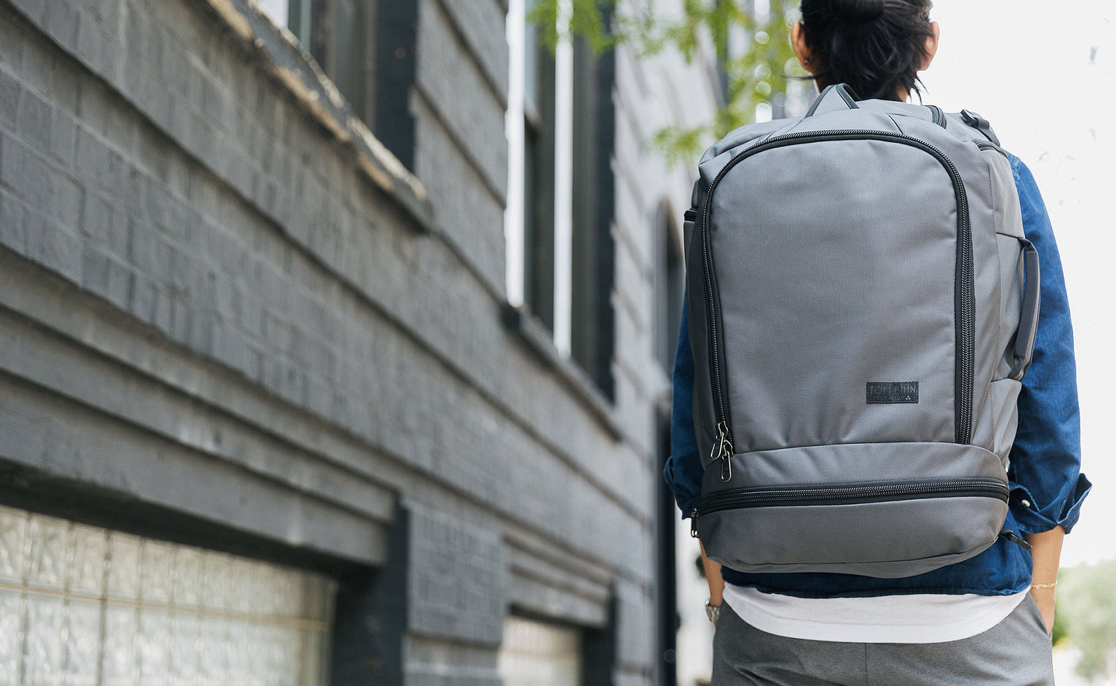  The back of a person wearing the Techonaut 45 as a backpack.