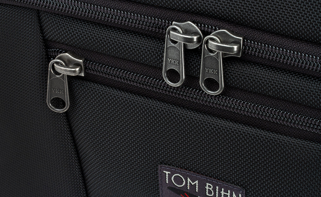 Close-up of the zippers on the front of the bag